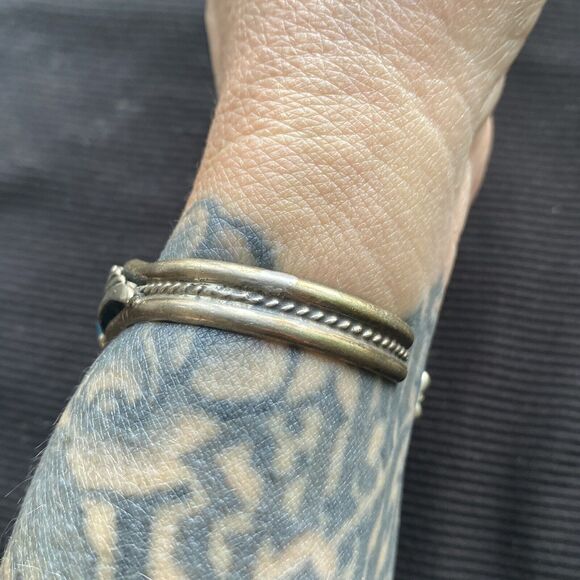 Vintage Navajo Sterling Silver Kingman Turquoise Cuff Bracelet. USA. Small. - Picture 10 of 13